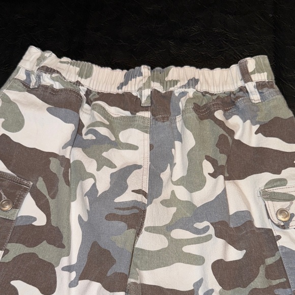 Rue21 Camouflage Print Pants, size L, EUC - Picture 5 of 8